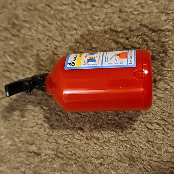 extinguisher shaped eyebrow pencil sharpener - Picture 3 of 5